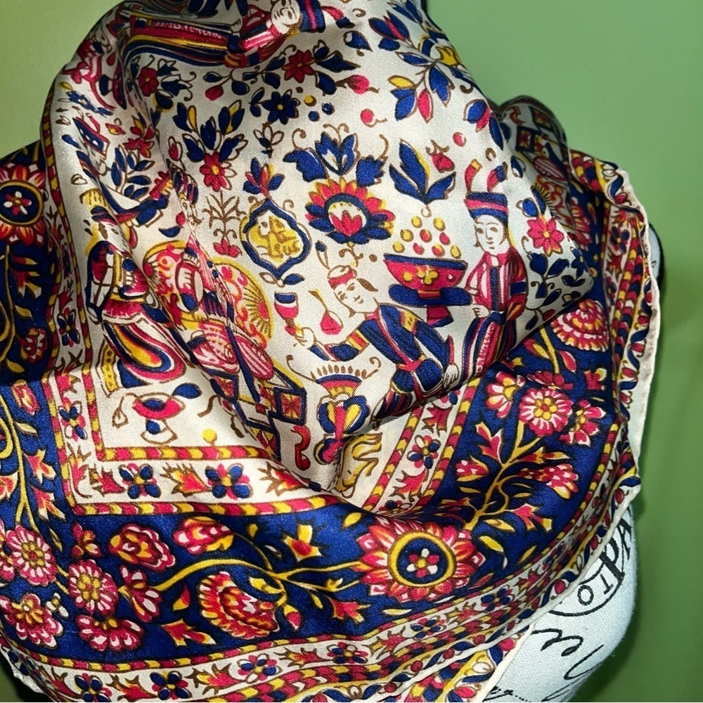 Glentey Floral 100% Silk Scarf - Picture 4 of 5